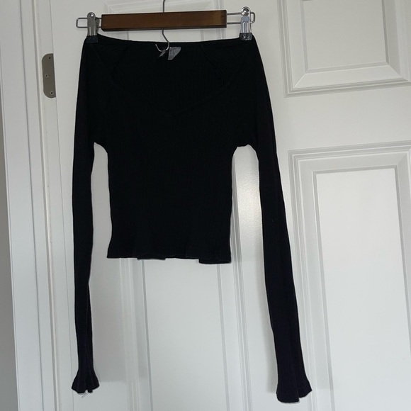 Long Sleeve Tee Cropped, Slit Sleeve Detail - Picture 1 of 5